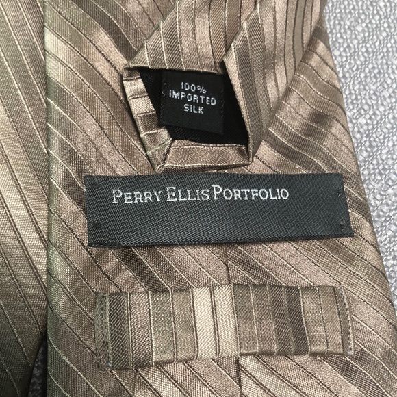 Perry Ellis Silk Neck Tie Champagne Ombré Diagonal Stripes Satiny Sheen - Picture 3 of 6